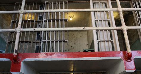 Missouri Struggles With Prison Guard Shortage Business