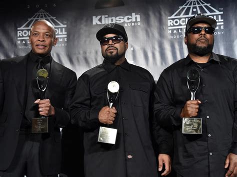 Chicago Rock And Roll Hall Of Fame Induction 2016 Pictures Cbs News