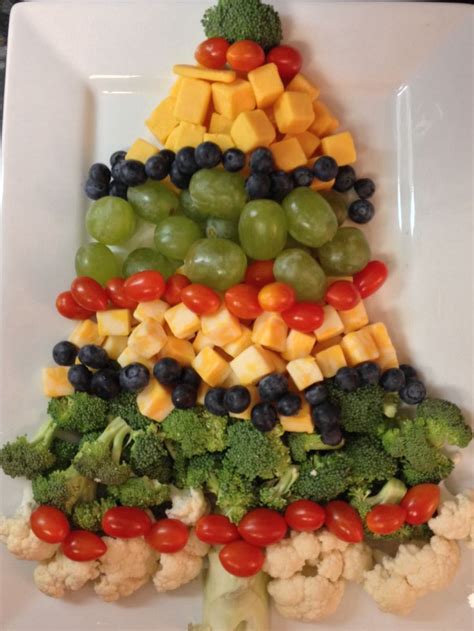 Christmas season is upon us and that means only one thing it's time to party. 51 best Christmas - Fruit & Veggie Platters images on ...
