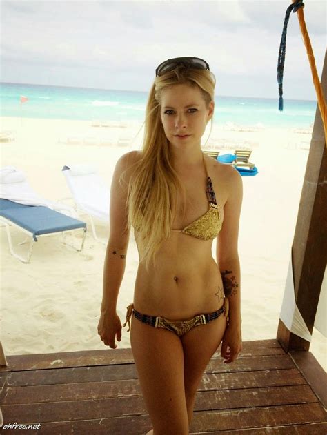 207 Best Avril Lavigne Images On Pinterest Singers Celebs And Female