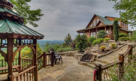 Grab a meal at this pet friendly restaurant while enjoying your pet's company in the outdoor seating area. Waterfall-Lodge-Pet-Friendly-Cabin-Rental-blue-Ridge-Ga ...