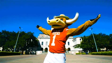 Watch Longhorn Mascot Hook Em Breaks It Down Before Texas Oklahoma