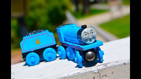 ⭐visit the thomas and friends website: Thomas & Friends GORDON Wooden Railway Toy Train Tank ...