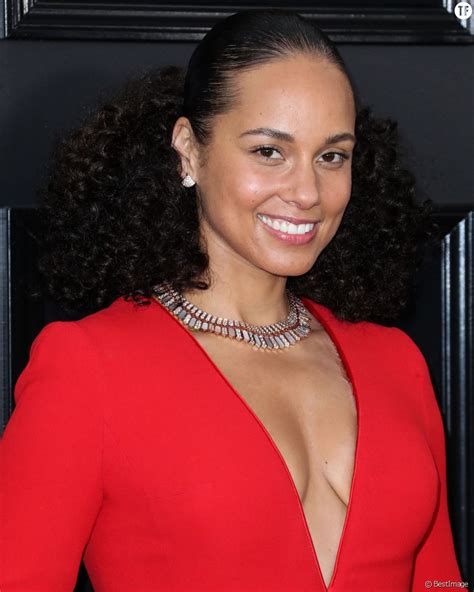 Alicia Keys Is Launching A Skin Care Brand With E L F Instant Stunner Beauty Series