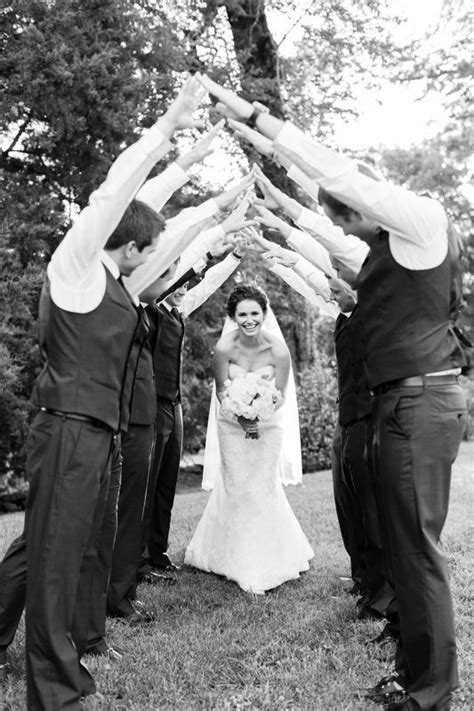 21 Must Have Groomsmen Photos Ideas To Make An Awesome Wedding
