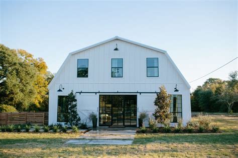 Our Favorite Fixer Upper Houses - American Farmhouse Lifestyle