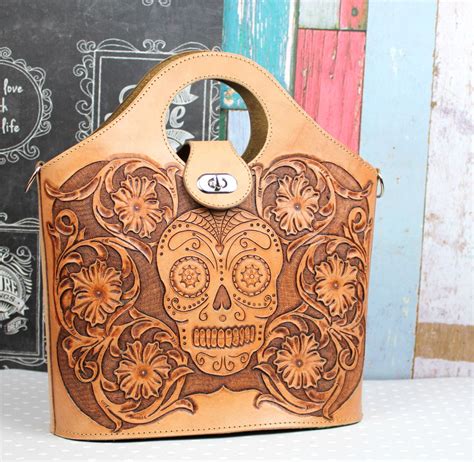Pin By Niki Acosta On Leather Tooling Leather Purses Skull Purse