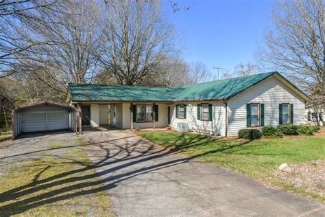 Discover & compare the best options for your search. Charming, Updated 3 Bedroom 2 Bath Ranch! - House for Rent ...