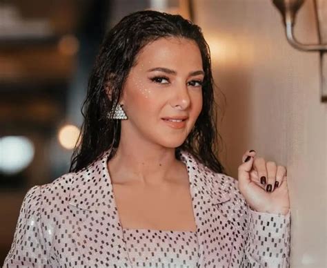 in a fatouta jacket donia samir ghanem publishes a picture of her daughter and the stars of