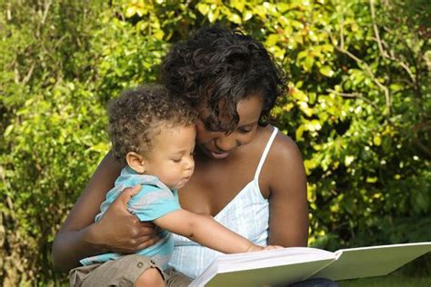 Dopo il grande successo young mother: Interaction during reading is key to language development ...