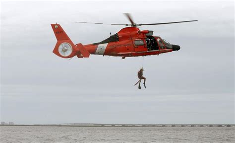 Us Coast Guard Rescue Swimmers Act As Paramedics In The Water