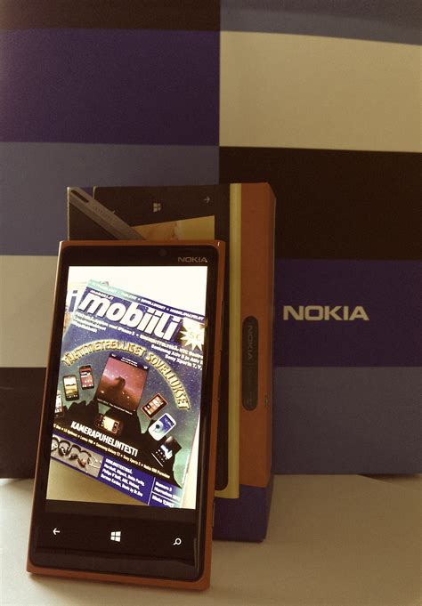 Testissä Nokian Kirkuvanpunainen Lumia 920 Kaunista Rohkeille
