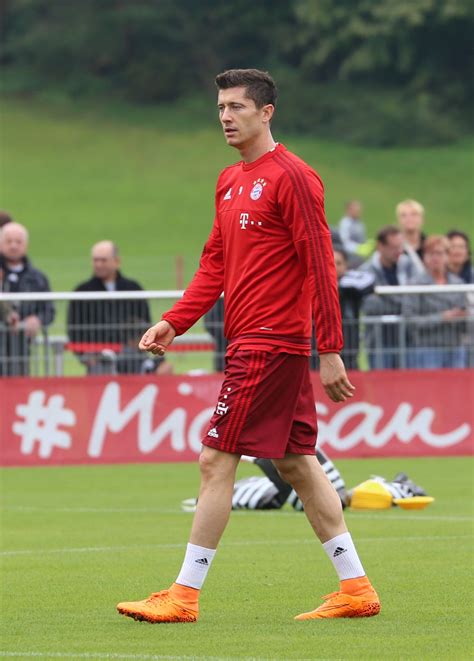 Dateirobert Lewandowski Training Fc Bayern München 2 Wikipedia