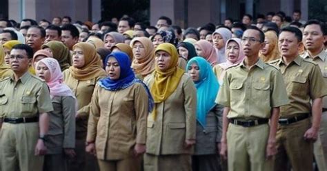 Virall, cewek hijab sma gk karuan. Disdikbud: Gaji GTT SMA/SMK se-Jateng Dibayarkan Maret ...