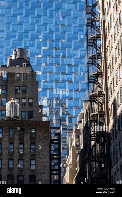 Old And New Buildings In Midtown Manhattan Offer Sharp Contrast Nyc