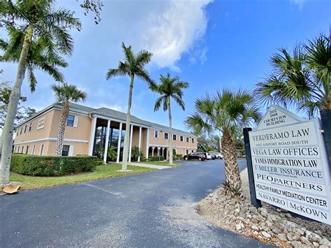 2652 2668 S Airport Pulling Rd S Naples Fl 34112 Courtview Building Office Condos