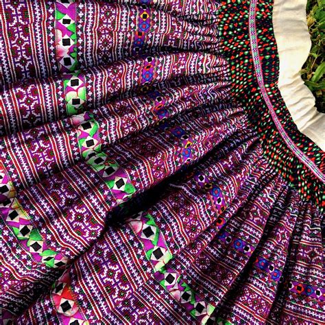 vintage-hmong-skirt-cross-stitch-and-applique-4-5mt-pallu-design
