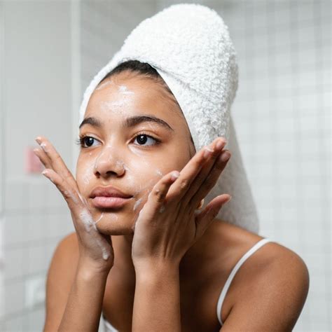 How To Take Off Makeup Without Makeup Wipes 7 Alternatives
