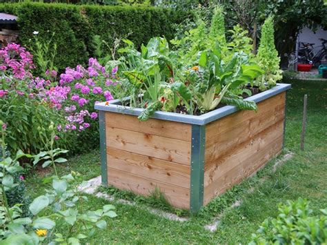 Die beliebten beete werden überwiegend aus holz hergestellt. Beet bauen