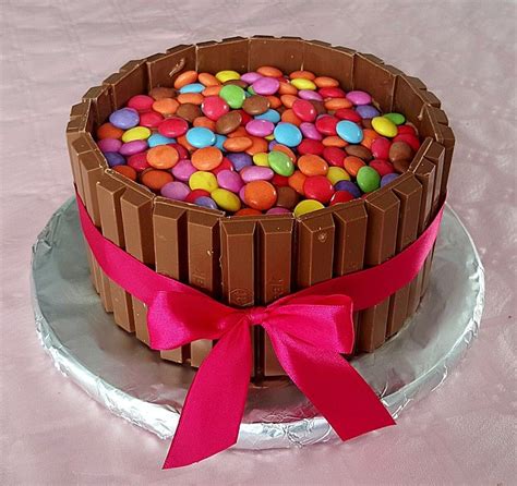 Check spelling or type a new query. KitKat-Torte mit bunten Smarties | Rezept | Kitkat torte ...