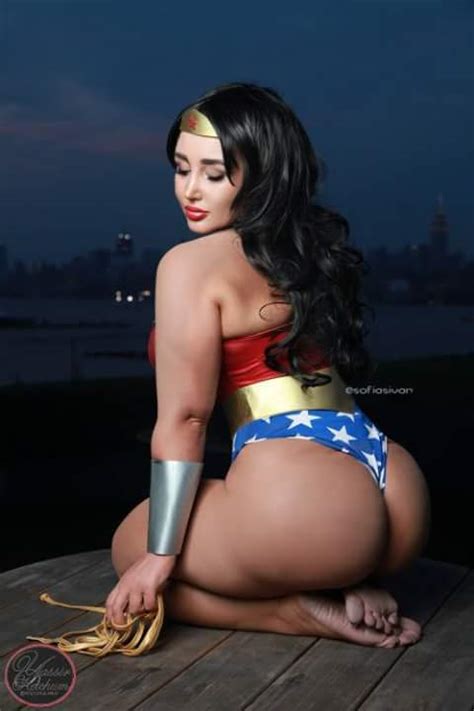 Wonder Woman Porno Photo