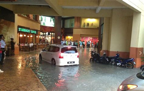 Ioi mall, puchong, jalan puchong puchong, selangor, malaysia 47170. Flood in front of IOI Mall, Puchong | Photos | Astro Awani