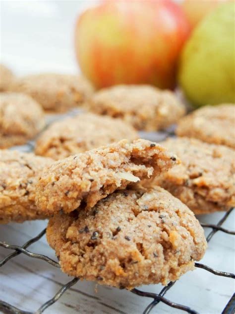 You'll scarf them down no matter. These healthy apple oatmeal cookies are easy to make ...