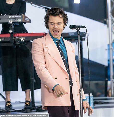 Calm launched in 2012 and as of 2019 had 40 million downloads and more than one million paying subscribers. Harry Styles teams up with Calm app and voices a 30 minute ...