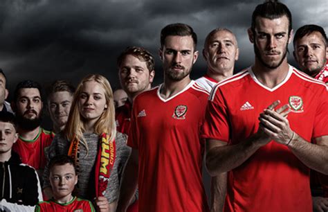 Wales national football team information, greatest players, shirts, world cup performances, pictures, posters and more. Wales national football team roster > ONETTECHNOLOGIESINDIA.COM