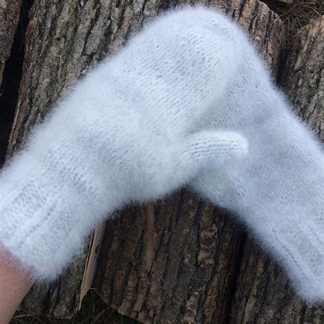 It is up to 80% warmer than wool1 and is not elastic. Chiengora Siberian husky handspun mittens. @the_huskylove ...