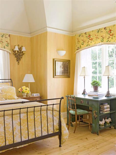 Canary yellow bedding gives this nearly neutral bedroom something to sing about. 30 Beautiful Yellow Bedroom Design Ideas - Decoration Love