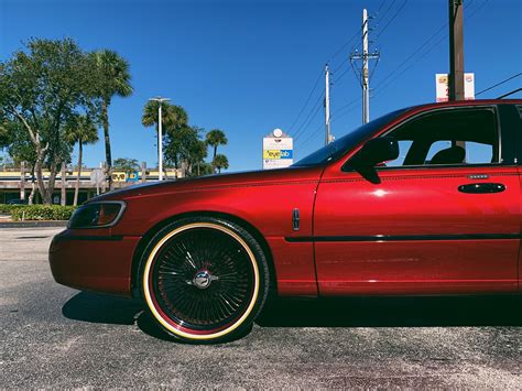 #SundaySubmission Lincoln Town Car sitting on Vogues 🔥 Big ...
