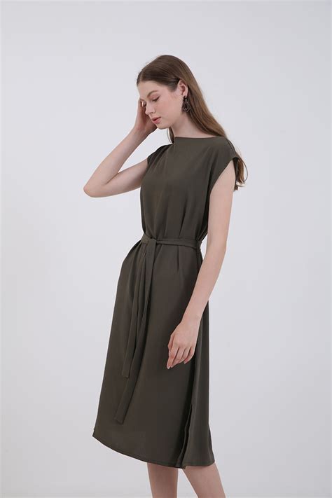 Sell Skye Pleats Simple Dress Green Midi Dresses Berrybenka Com