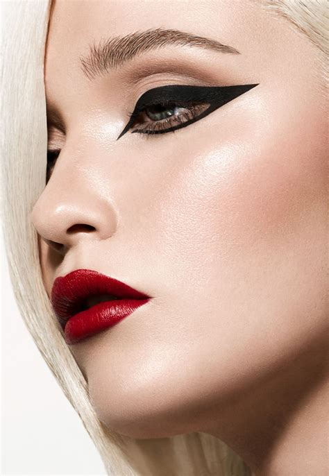 Dramatic Eyeliner Dramatic Eyeliner Editorial Makeup Makeup Bar