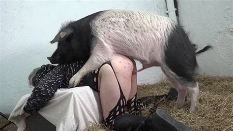 Beastiality Porn Boobalicious Milf Attempts To Fucked Her Hot