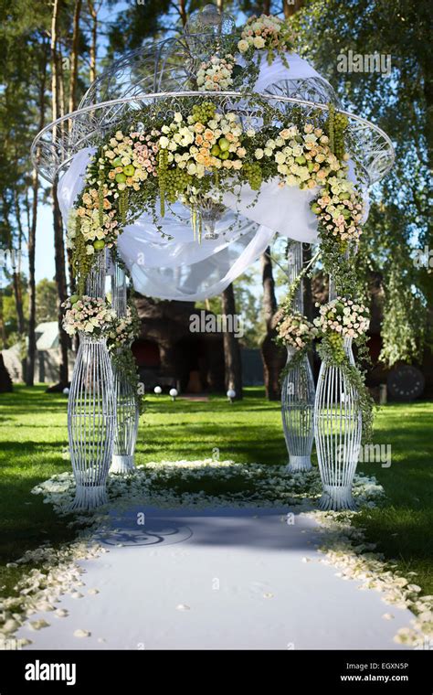 Wedding Flower Arch Hi Res Stock Photography And Images Alamy