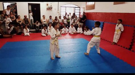 combate infantil jiyu kumite 6 e 7 anos karate da assoc gambarukan dojo youtube