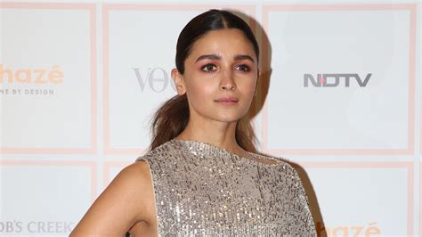 Alia Bhatts Sequinned Vogue Beauty Awards Gown Is A Party Must Have