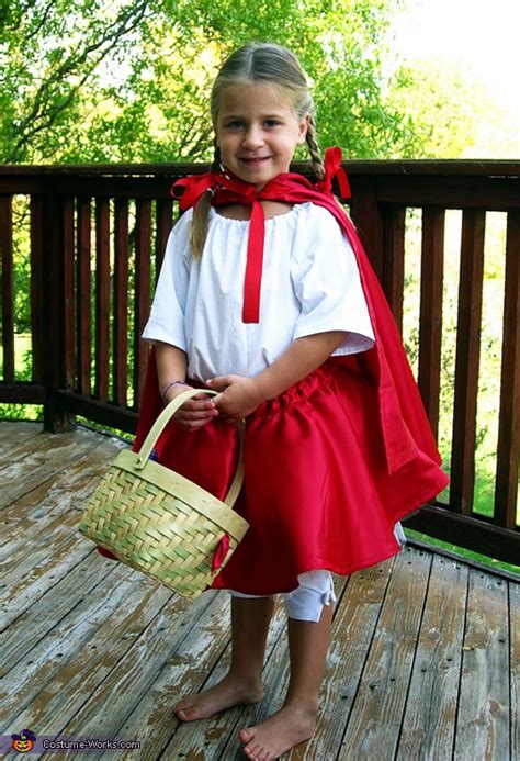 I decided to make the girls little red riding hood capes for halloween this year since i had some fleece on hand that i'd purchased a while. Little Red Riding Hood Halloween Costume - Photo 2/3