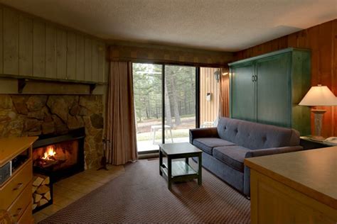 Close to downtown, mountain brook, five points and. One Bedroom Condo - Douglas Fir Resort & Chalets, Banff Canada