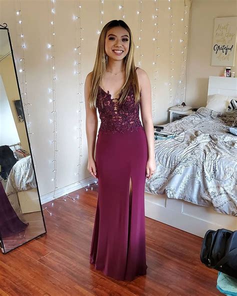 Skinny Girl Prom Outfits 20 Prom Outfit For Slim Girls In 2021 Prom Outfits Prom Girl