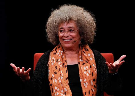 Social Justice Icon Angela Davis Uneasy With Kamala Harris ‘difficult History