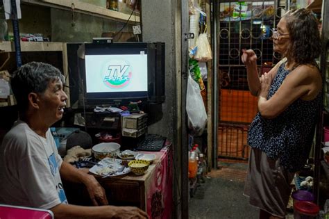 Look Filipino Viewers Watch Tv Patrol Moments Before Abs Cbn Broadcast