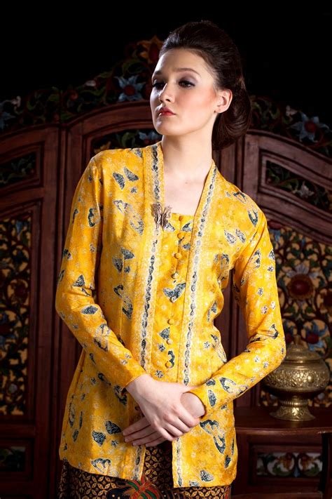 Dress merupakan salah satu model baju kerja wanita setelan rok dan feminim. Kumpulan Foto Model Kebaya Kutubaru Trend Desain Klasik ...