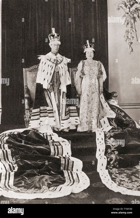 Queen Elizabeth Ii Coronation Robes Fotos Und Bildmaterial In Hoher