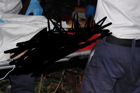 내가 자꾸 다리 오므리니까 동생이 못오므리게 아예 팔로 고정시키고 활짝 벌리는데 미치겟더라 ㅋㅋㅋ. 주의 극혐)홍콩 몽콕 나체의 남성 시체 발견