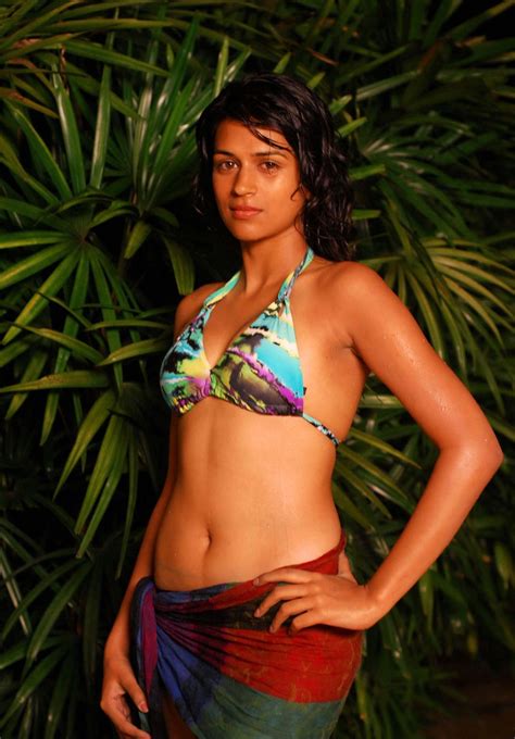 Super Stars Movie Updates Shraddha Das Hot Bikini Stills