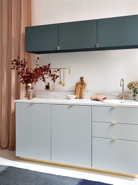 Avec les armoires de cuisine, c'est vous qui choisissez la recette. Cuisine Plum bi-colore | Meuble haut cuisine, Poignée meuble cuisine, Meuble haut cuisine ikea