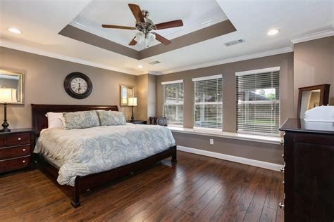 The above bedroom design ideas photo shows a spacious bedroom in creamy yellow tones with beamed wooden ceiling and beautiful hardwood floor. bedroom hardwood floor - Google Search | Hardwood bedroom ...