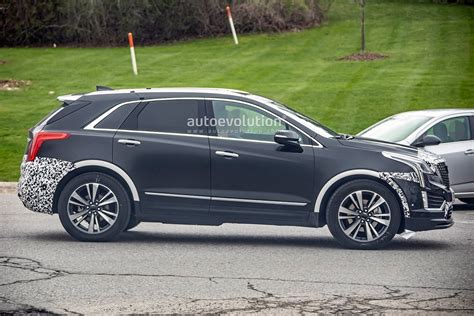 2020 Cadillac Xt5 Spied With Very Subtle Refresh Autoevolution